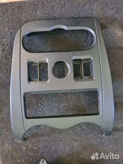 Консоль центральная LADA Largus K4M 2016