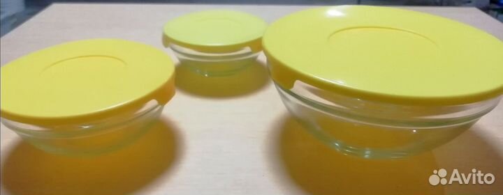 Набор из трех салатников с крышками