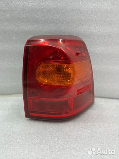 Фонарь наружный задний правый Toyota Land Cruiser