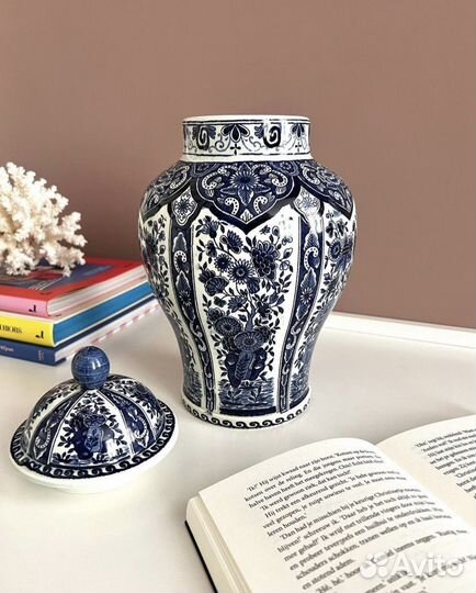 Большая ваза Делфт с крышкой