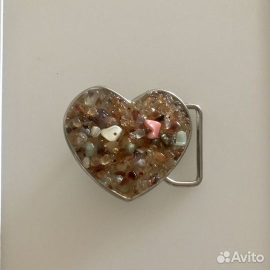 Пряжка сердце с янтарем