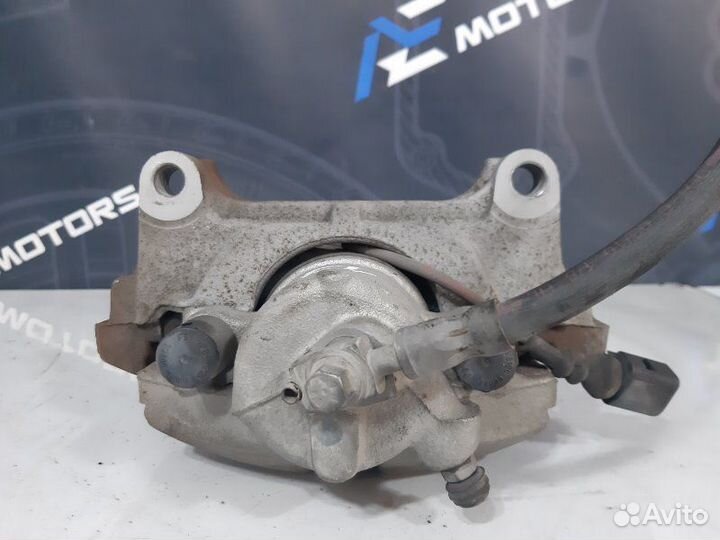 Суппорт передний левый Volkswagen Passat Variant