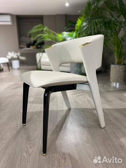 Модные стулья в гостиную