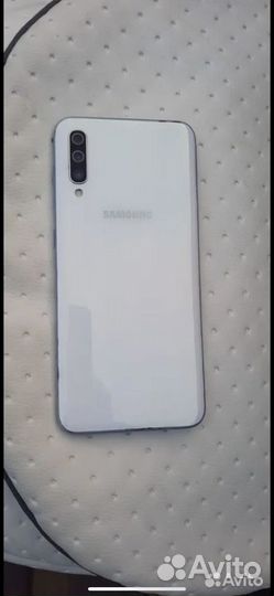 Samsung Galaxy A50, 4/64 ГБ