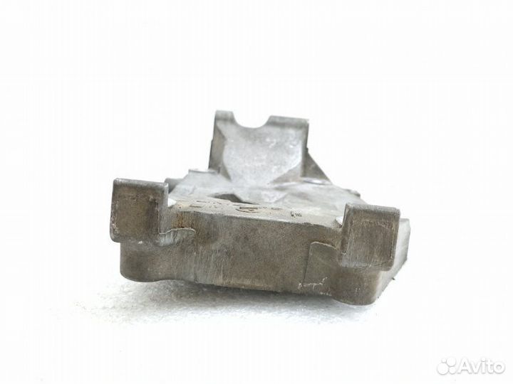 Кронштейн генератора Nissan Almera N16