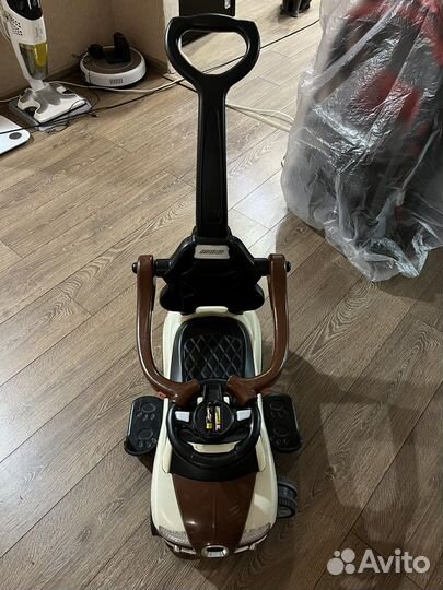 Машинка каталка с ручкой