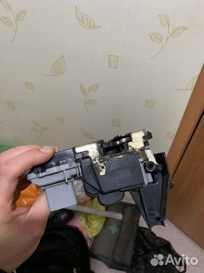 Замок багажника peugeot 307