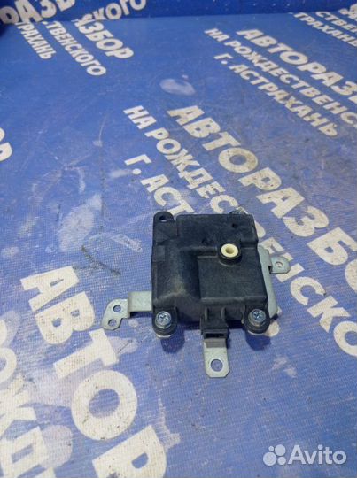 Моторчик заслонок отопителя Nissan Cefiro A33