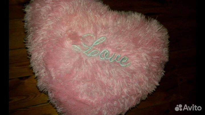 Бокалы и подушка сердечко