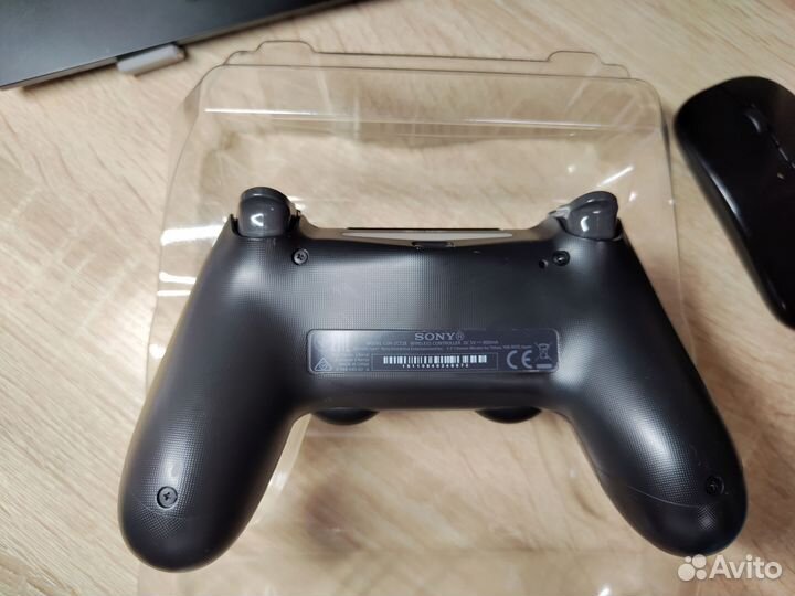 Dualshock 4 CUH-ZCT2E black