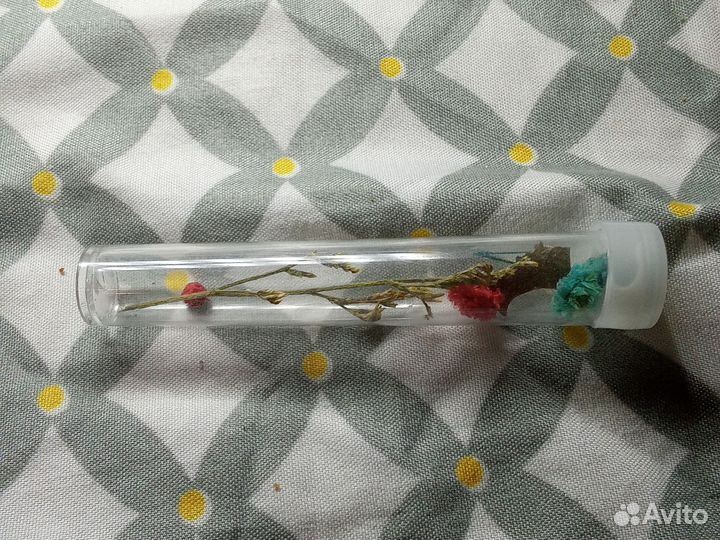 Колбочки с бисером и сухими цветами