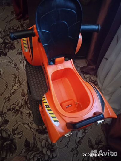 Квадроцикл каталка