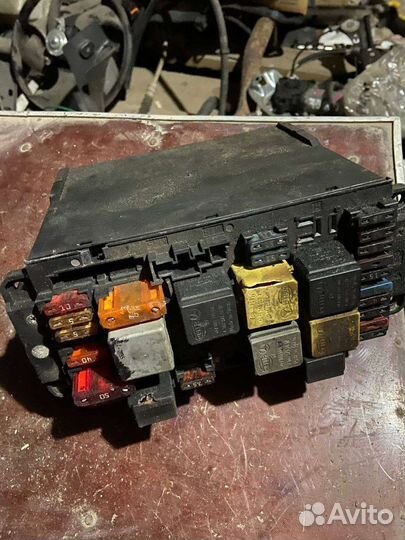 Блок предохранителей передний SAM Mercedes W203