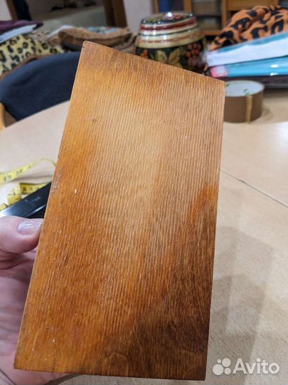 Деревянная шкатулка с соломкой