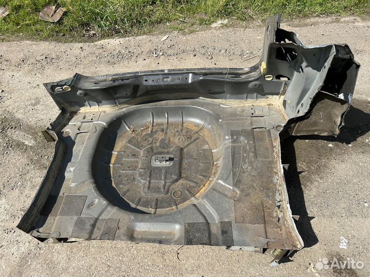 Задняя панель Ford Focus 3