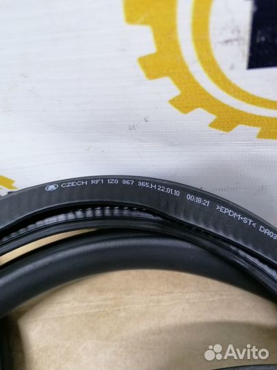 Уплотнитель двери Skoda Octavia A5 1Z0867365H