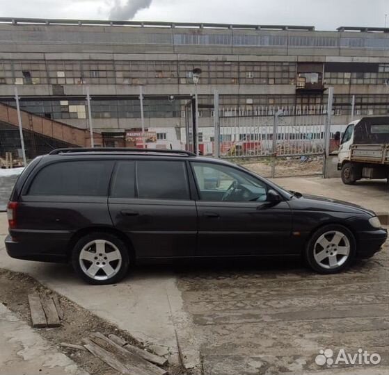 Opel Omega 2.2 МТ, 1999, 220 000 км