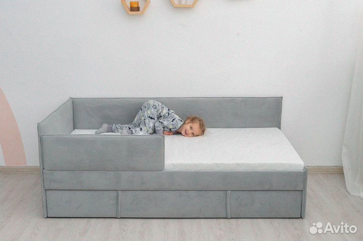 Детская кроватка с ящиком