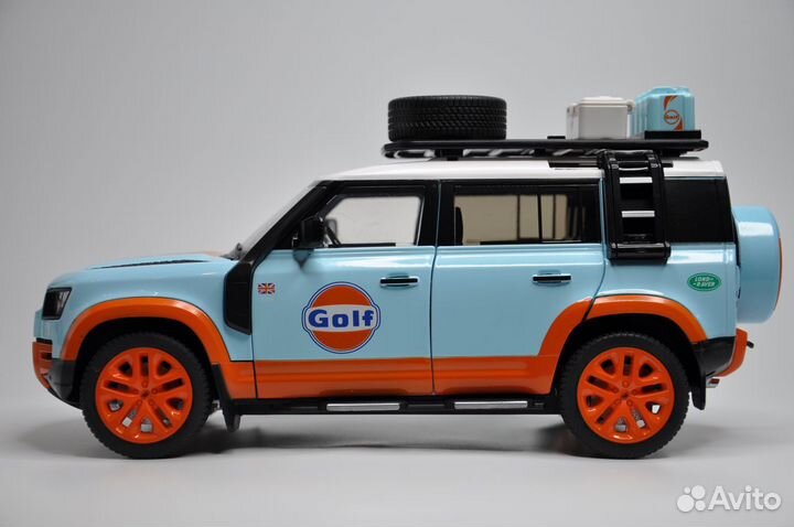 Модель авто Land Rover Defender Gulf 1:18 металл