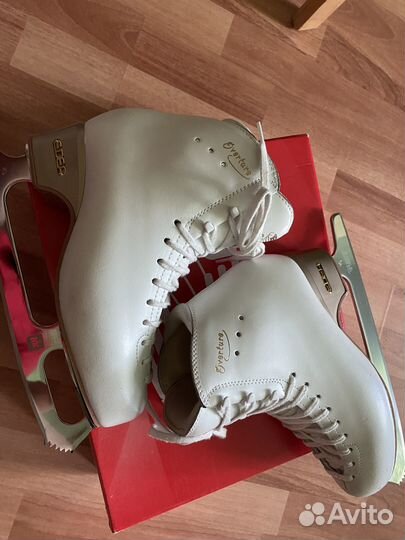 Профессиональные фигурные коньки edea overture