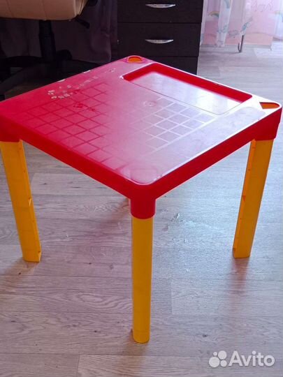 Детский стол