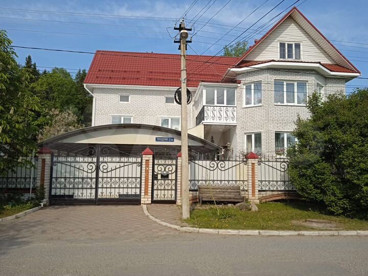 Коттедж 340 м² на участке 9 сот.