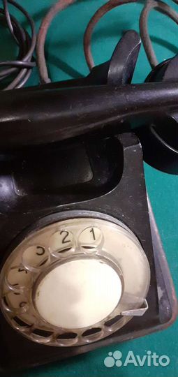 Рабочий антикварный телефонный аппарат