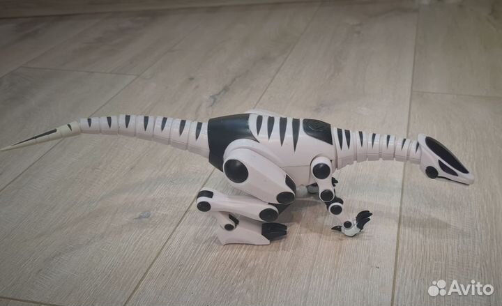 Робот динозавр