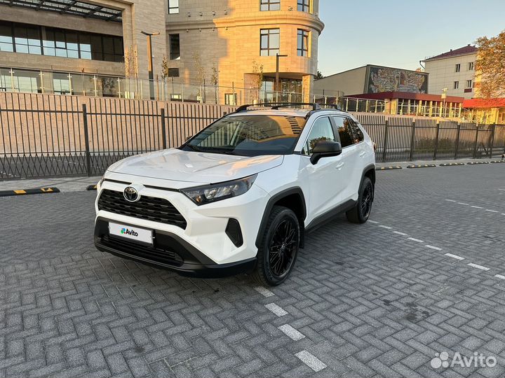 Toyota RAV4 2.5 AT, 2021, 40 165 км