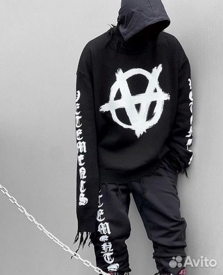 Свитер Vetements Anarchy Distressed