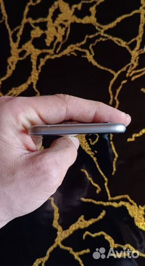 Телефон iPhone 6s