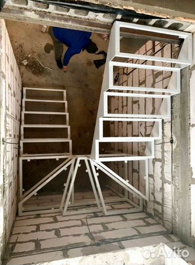 Г-образная лестница