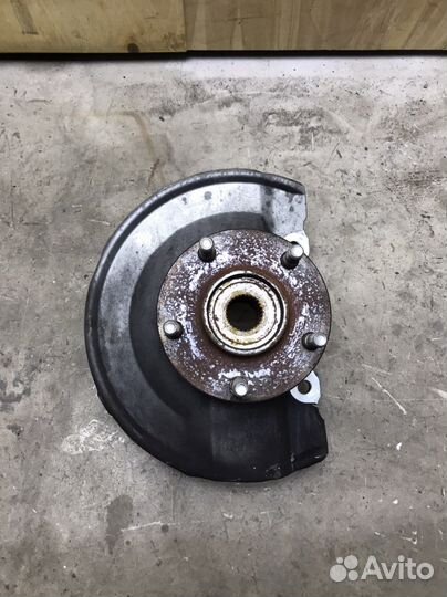 Кулак передний правый ступица лансер 10