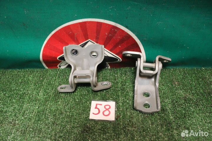 Петля двери пара передняя правая Toyota Avensis