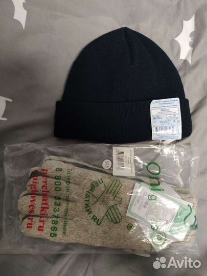 Мужская шапка и зимние перчатки