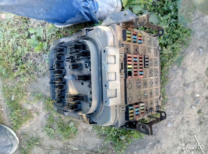 Блок предохранителей рено премиум 1996 г.в