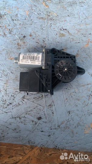 Моторчик стеклоподъемника Volkswagen Passat B5