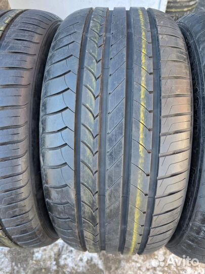 Goodyear EfficientGrip 255/45 R20 и 285/40 R20 104Y