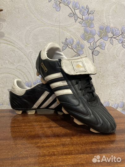 Футбольные бутсы adidas