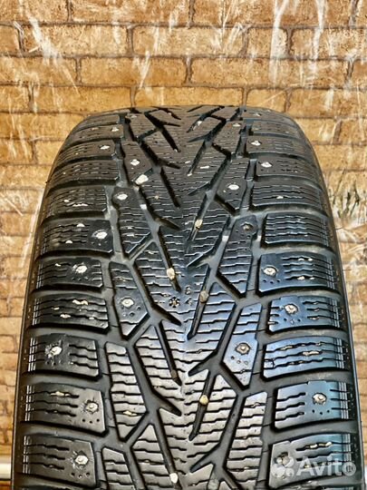 Nokian Tyres Hakkapeliitta 7 215/60 R16