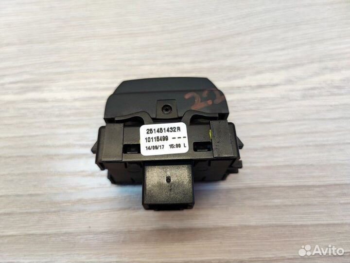 Кнопка системы стабилизации LADA X-Ray