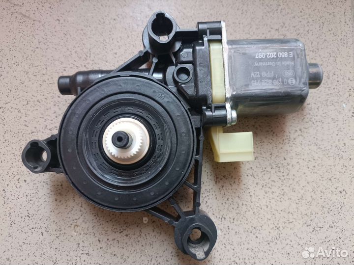 Мотор стеклоподъёмника porsche macan