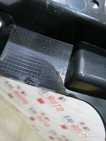 Консоль центральная Audi Q3