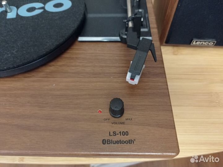 Проигрыватель винила Lenco LS 100 BT