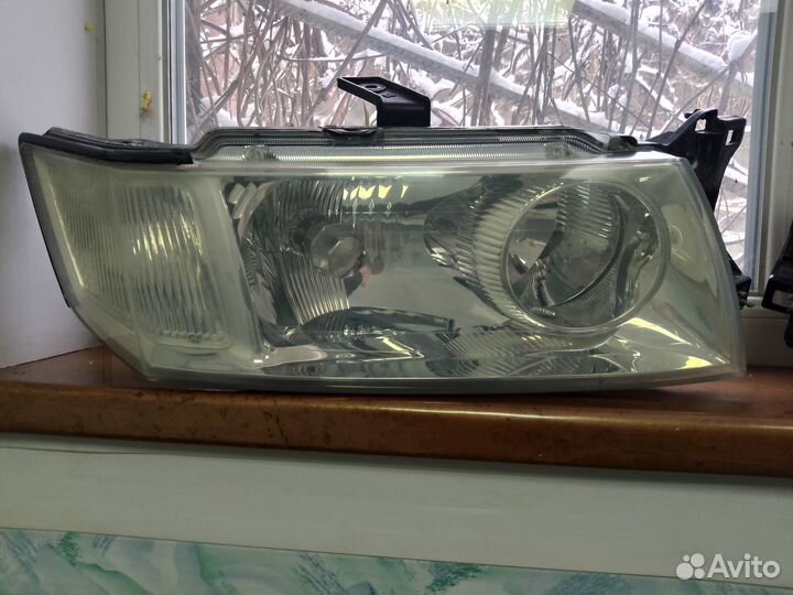 Фара Mitsubishi Chariot Grandis N84 N84