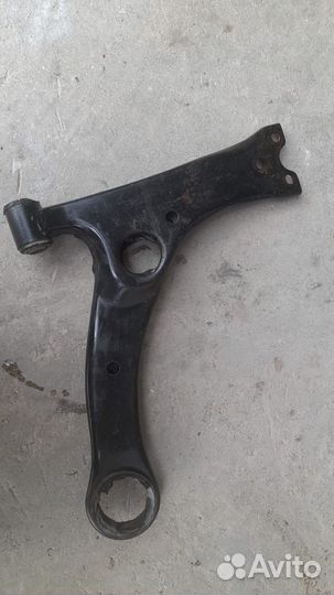 Рычаг передний правый