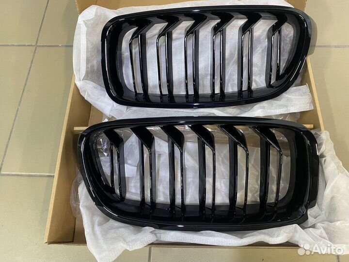 Решетка радиатора BMW F30 CS черный глянец