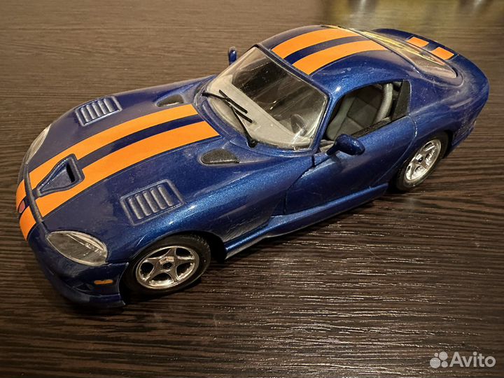 Коллекционная машинка Dodge Vier 1/24
