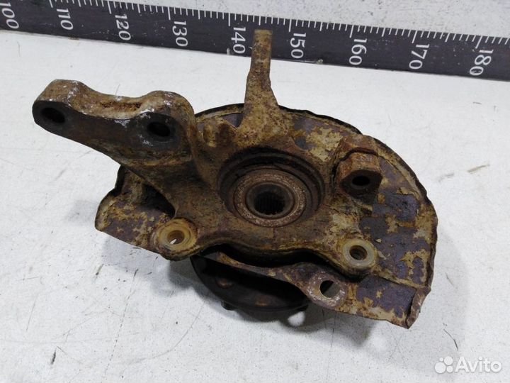 Кулак передний правый