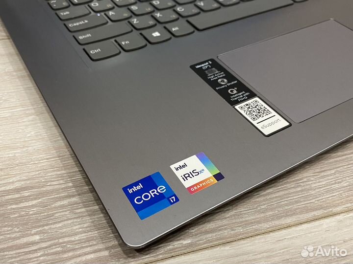 Новый Lenovo 17,3 i7-1165G7 / 8gb / SSD nwme